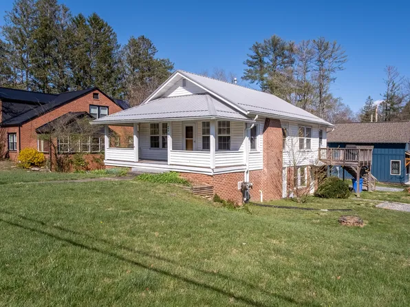 445 S Broad St #A, Brevard, NC 28712