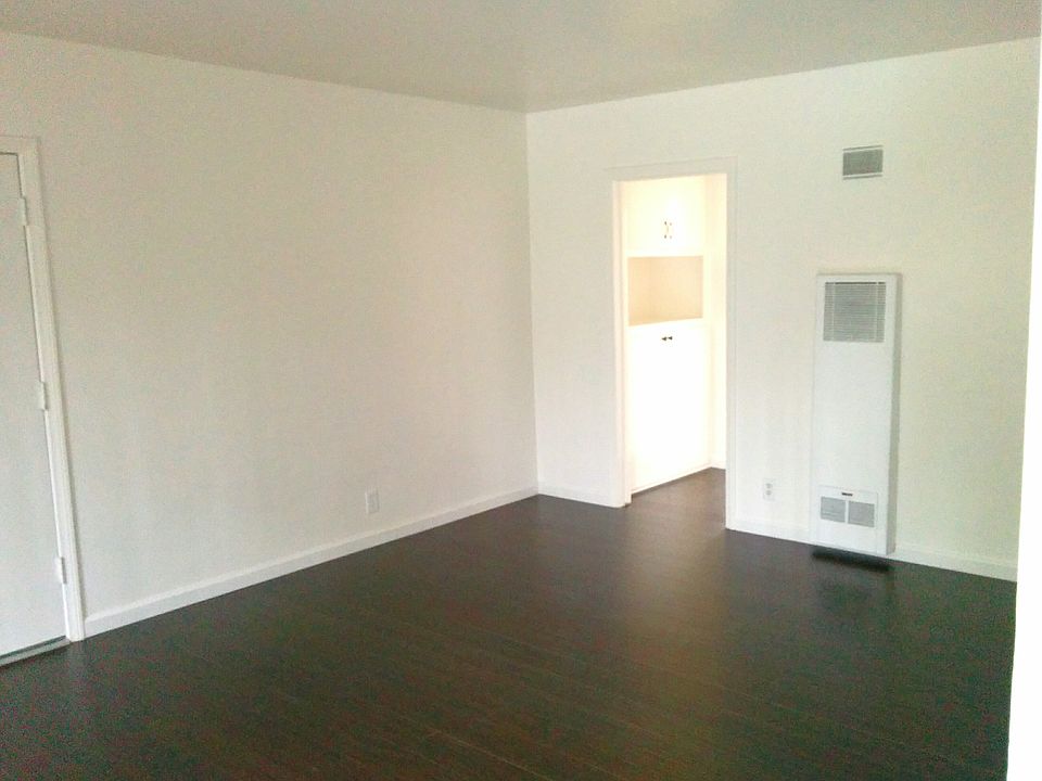2nd image of 1831 Tamarind Ave APT 4