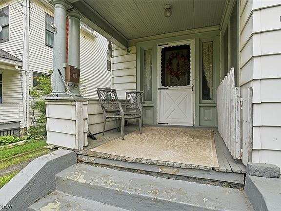 3rd image of 1221 Florencedale Ave