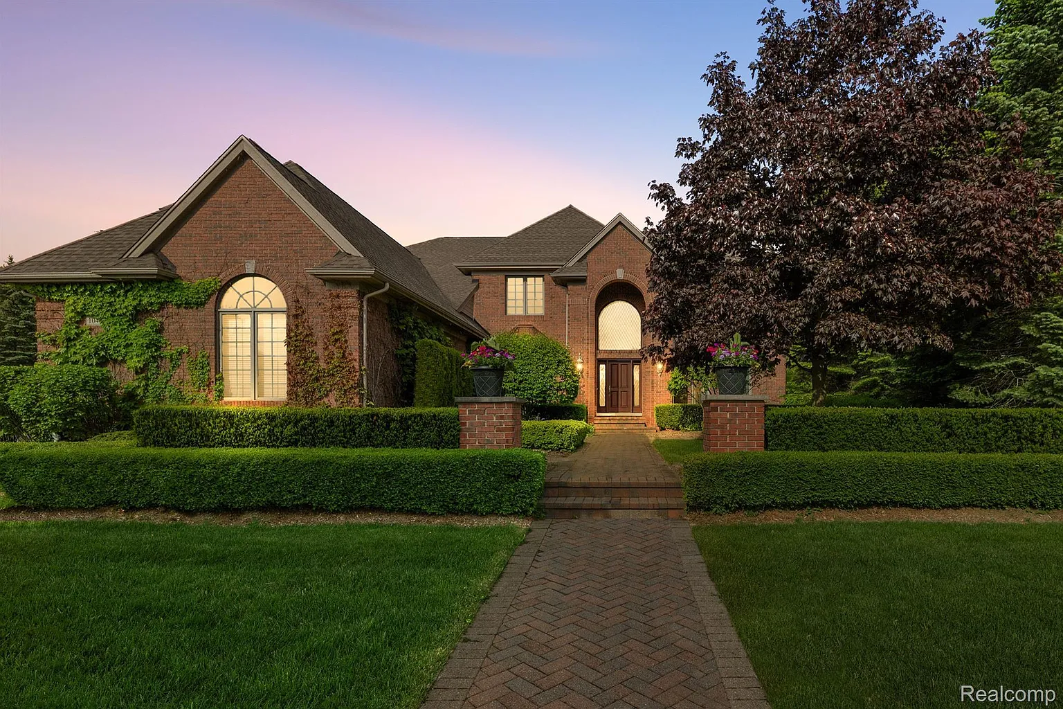 1049 Autumnview Ct photo 1