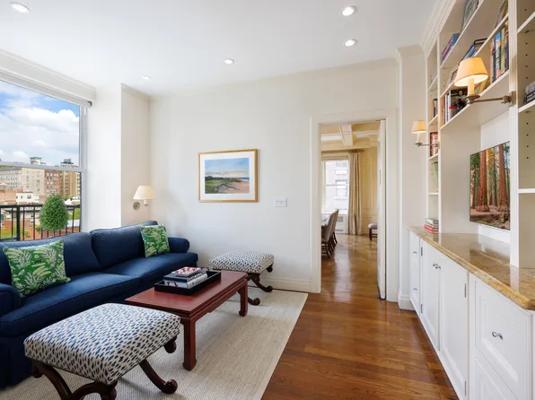 930 Park Avenue image 12 of 21