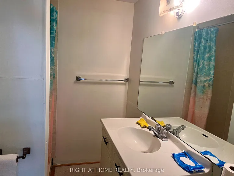 2 Thorncroft Cres — Photo 11