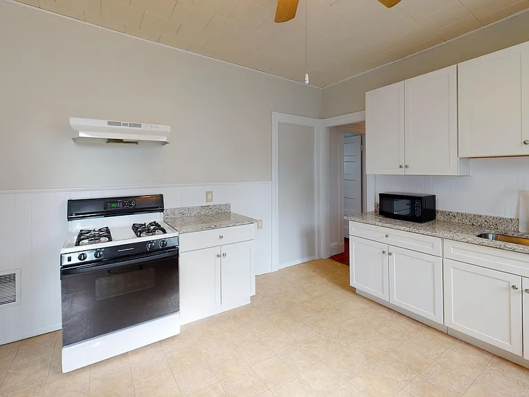 30 Roseclair St #1R — Photo 4