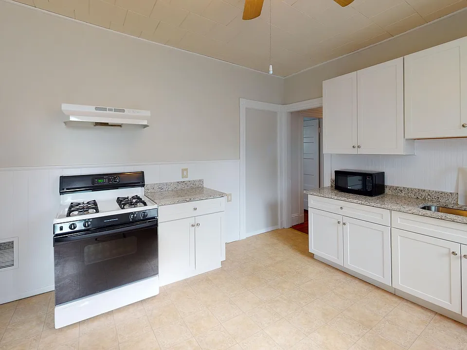 32 Roseclair St #3B