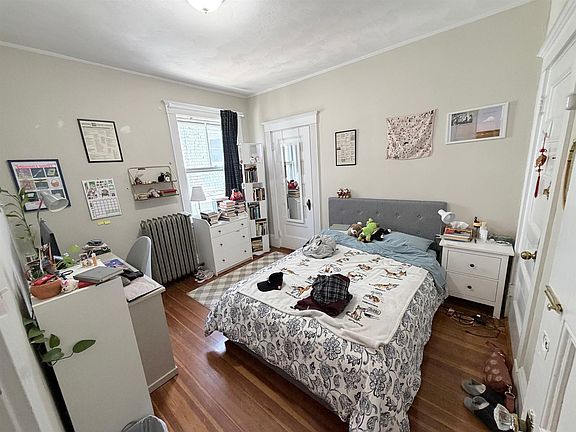 5th image of 79 College Ave #1