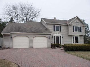 10172 W Meadow Dr, Greenfield, WI 53228