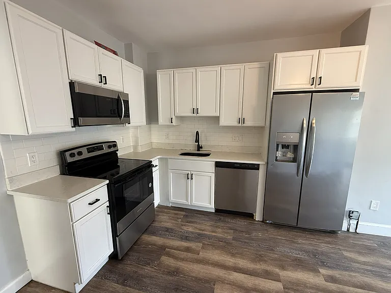 903 Saratoga St #2 — Photo 2