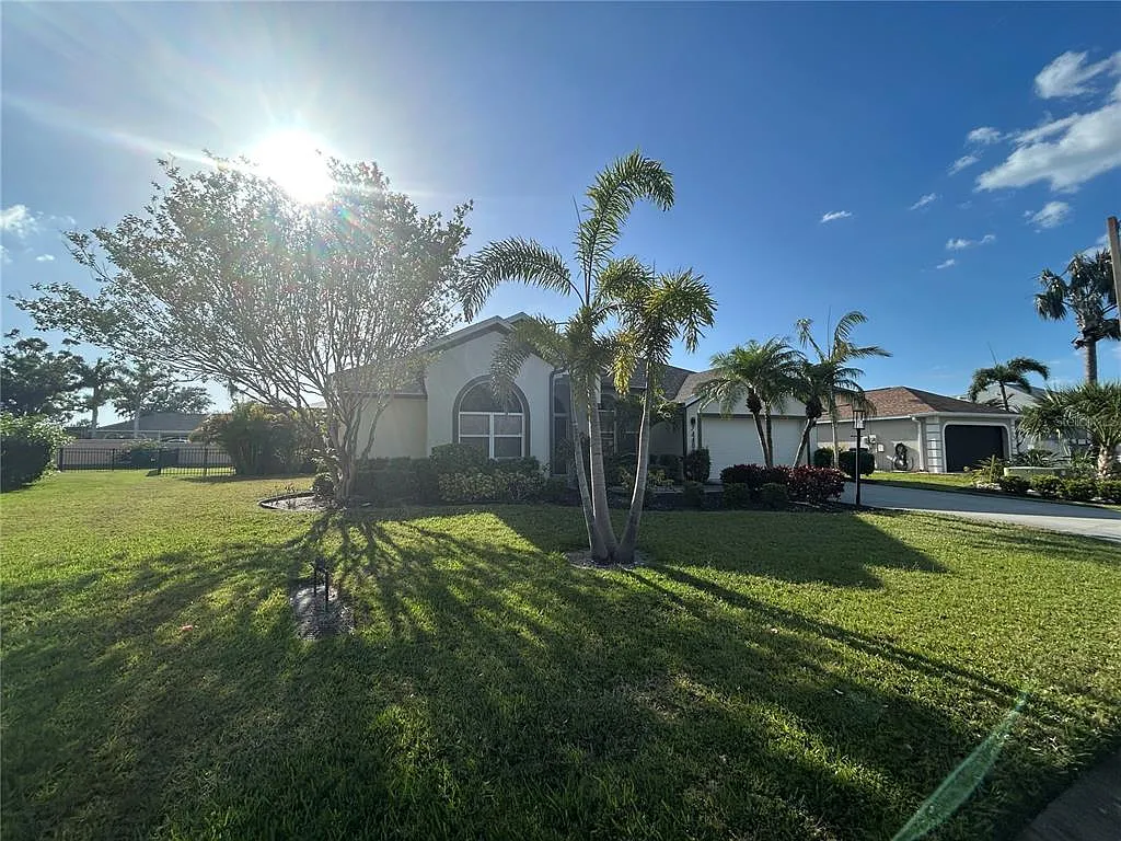 4 bed, 3.0 bath, 2421 sqft, $4,800 — Photo 2