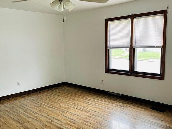 2nd image of 612 E Cherry Ave