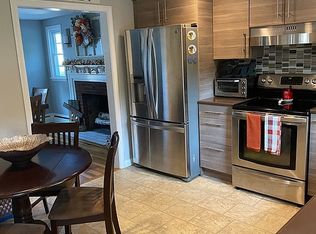 16 Appletree Rd, Tewksbury, MA 01876