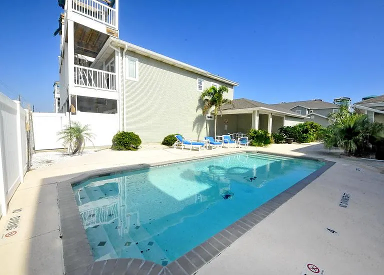 14901 Windward Dr #802 — Photo 32