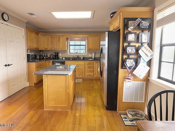 5th image of 5030 Logan St
