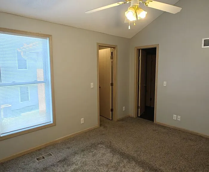 10630 N Locust Ct — Photo 3