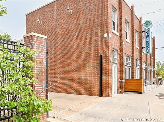 5th image of 1147 S Lewis Ave