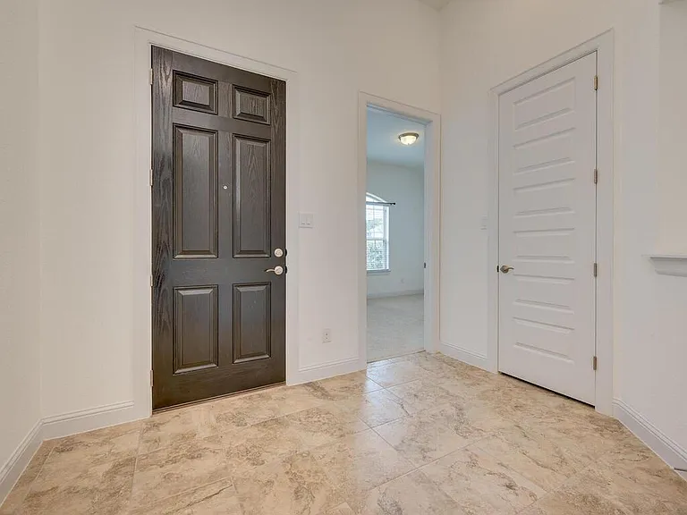 220 Oxbow Cv — Photo 6