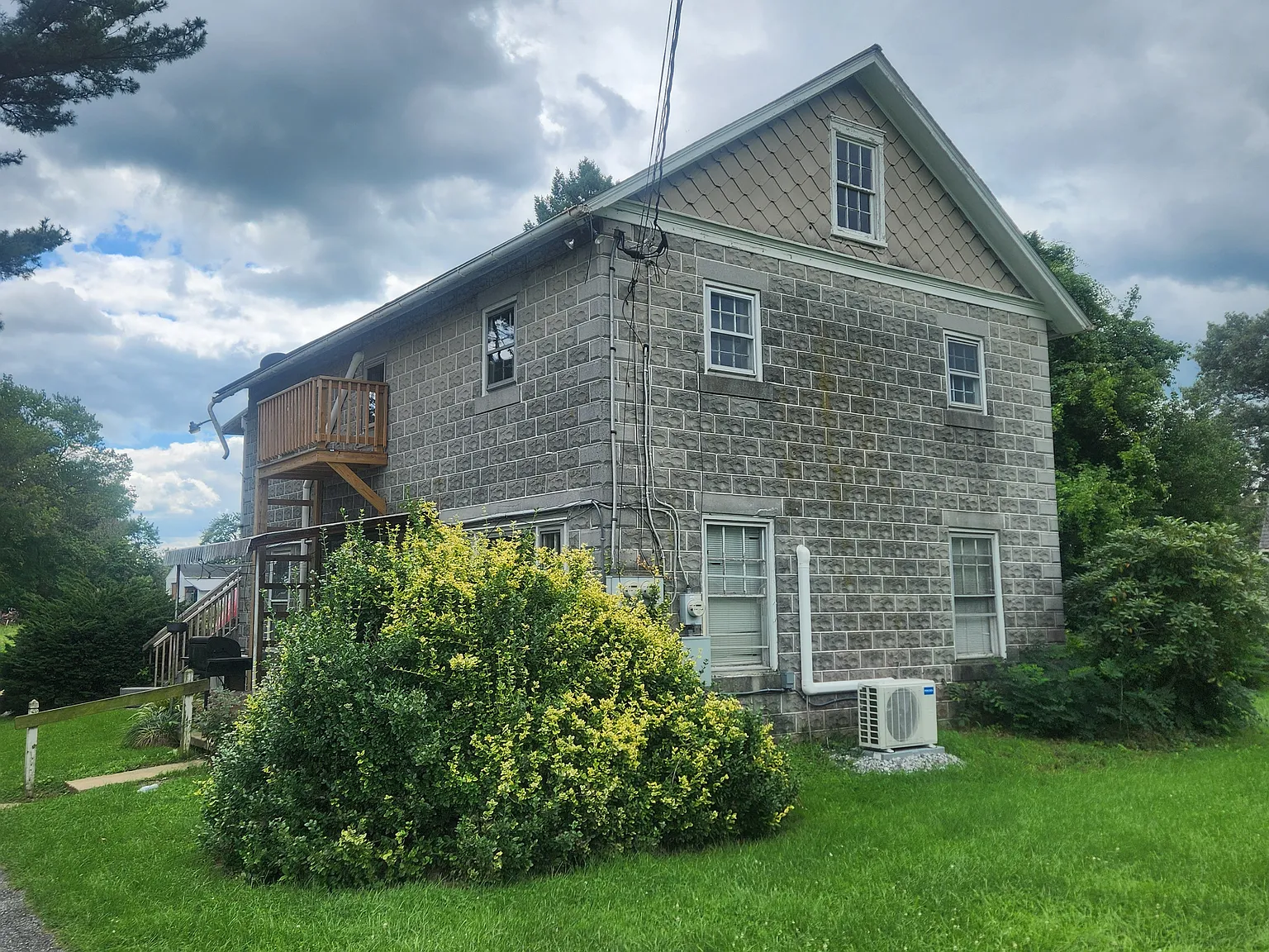 2 bed, 864 sqft, $1,550 — Photo 1
