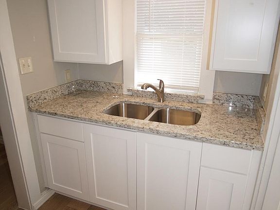 5th image of 4418 Clifton Ave