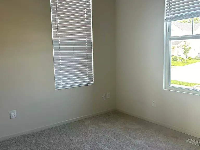 3296 Hadley Dr — Photo 4