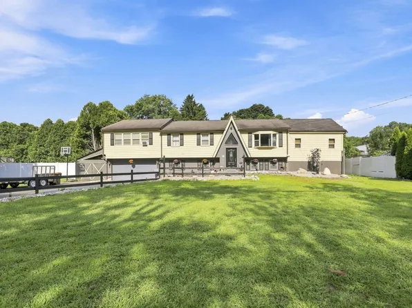 688 S West St, Feeding Hills, MA 01030