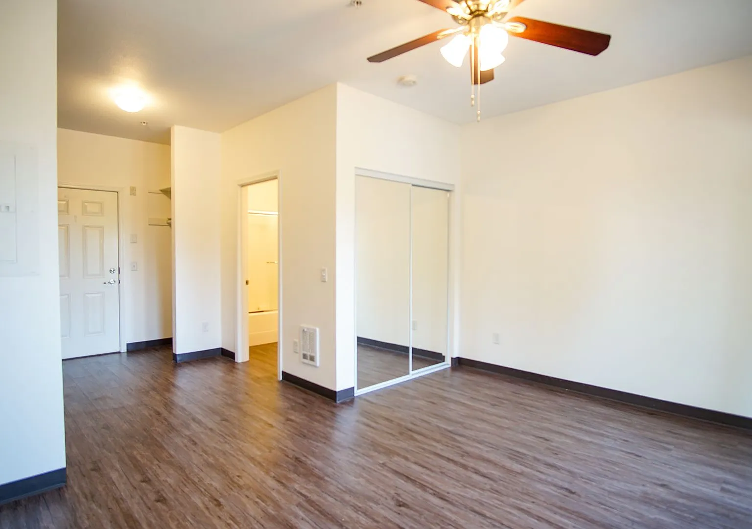 103 S Meade St — Photo 4