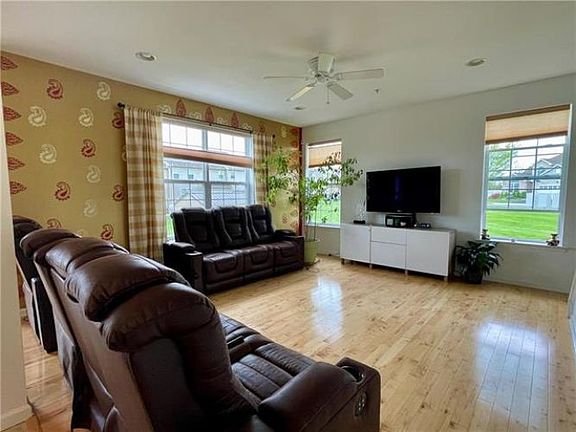5th image of 674 Mulberry Dr