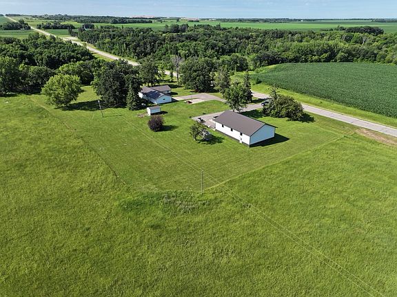 3rd image of 1540 County Highway 36