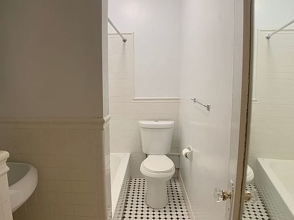4th image of 328 W 83rd St APT 2A