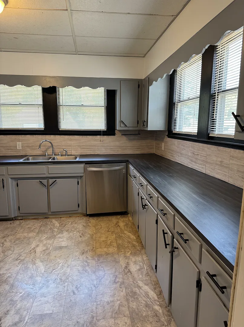 Spacious 3-Bedroom Home in Bessemer Vouchers Accepted! — Photo 4