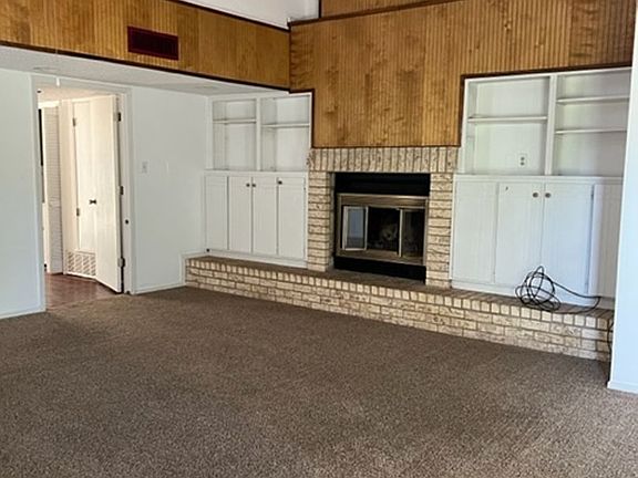 3rd image of 35 Harbour Town St