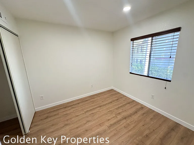 410 Ferrara Way — Photo 16
