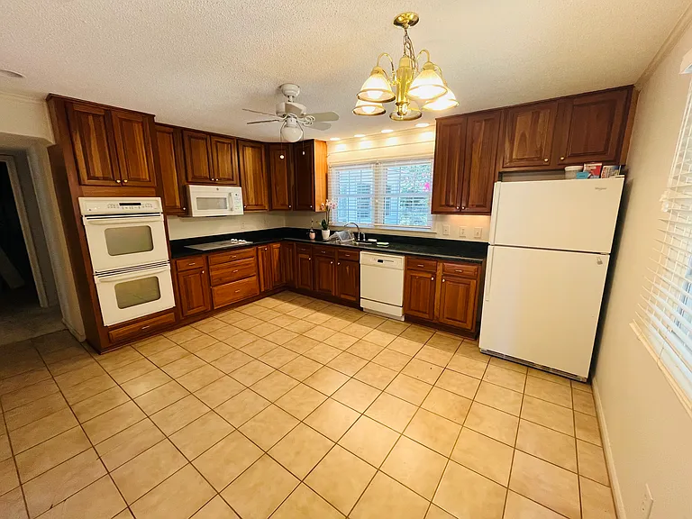 1316 Wagram Ct — Photo 6