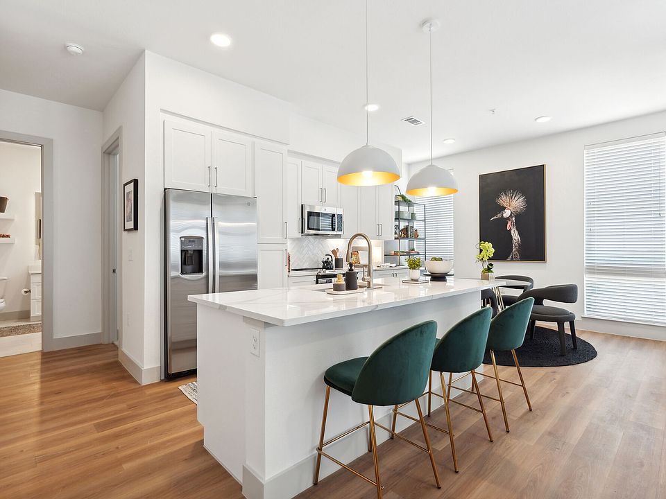 1st image of 150 W Main St #423