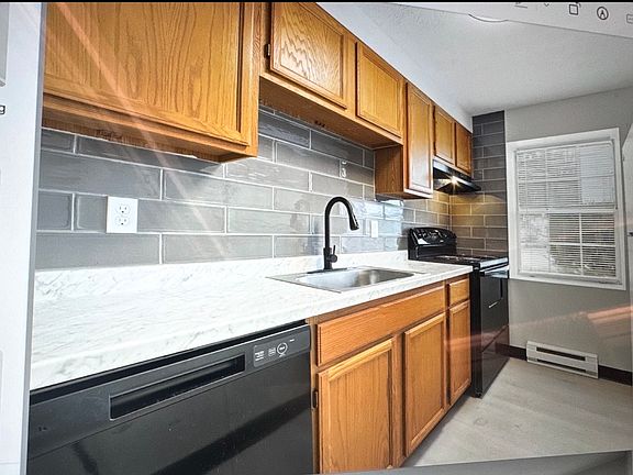 4th image of 15 Kimberly Ln