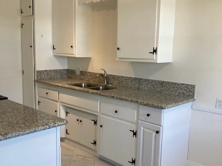 829 W Duarte Rd #B — Photo 2