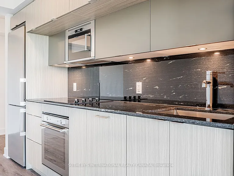 585 Bloor St E #2124 — Photo 5