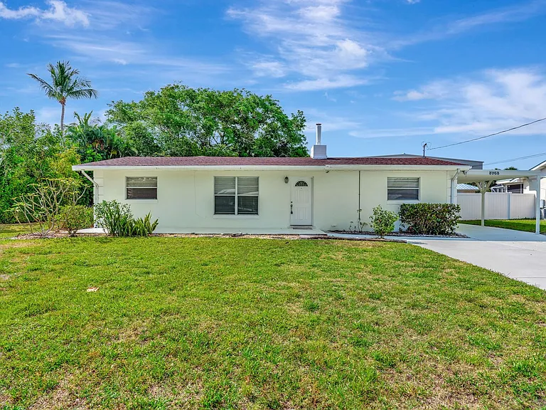 8968 SE Pine Cone Ln — Photo 2