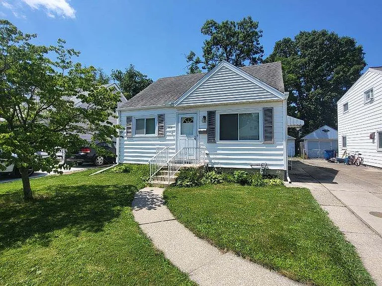 2954 Penrose Ave — Photo 1