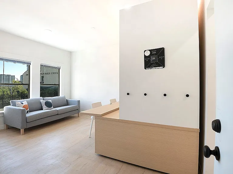 8th Street Studios Near Downtown Los Angeles Move-In Special — Photo 37