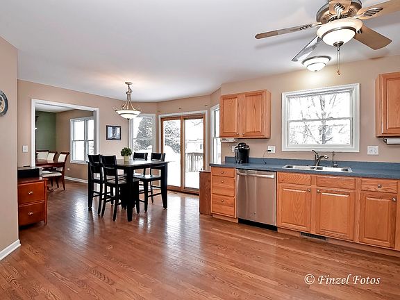 2nd image of 1531 Acacia Ln