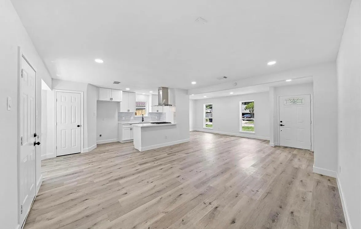 9618 Glenwood Forest Dr — Photo 4