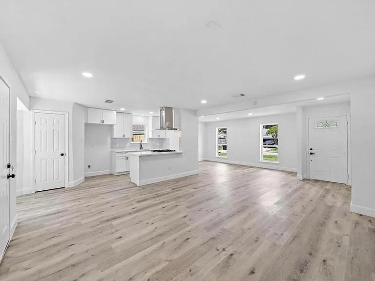 9618 Glenwood Forest Dr — Photo 4