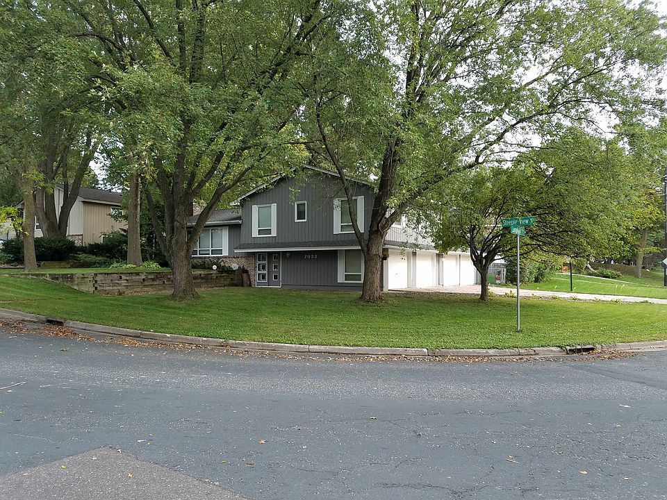 4 Car Garage!  Master Suite!