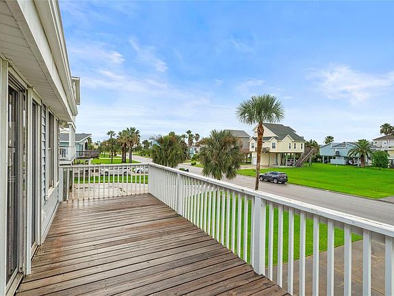 5th image of 13618 Pirates Beach Blvd