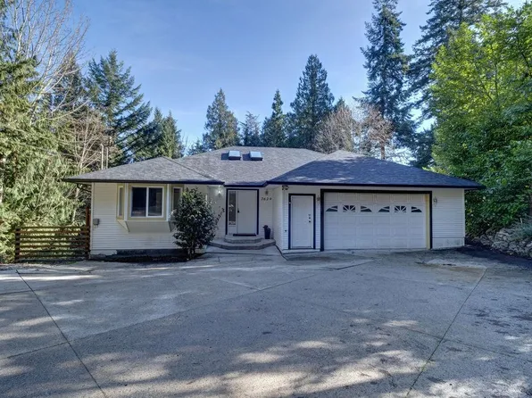 7629 Redrooffs Rd, Sunshine Coast, BC V7Z 1C4