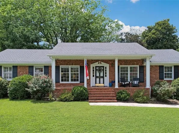 907 Moran Dr, Greensboro, NC 27410