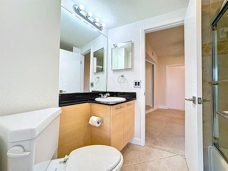 3250 NE 28th St #809 — Photo 10