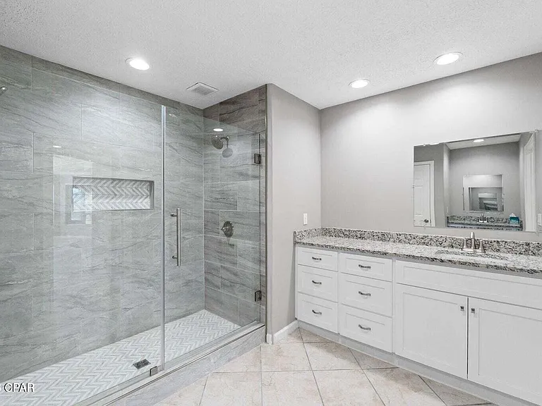 1041 Plantation Dr — Photo 10