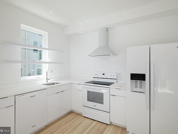 3rd image of 1842 E Harold St #3