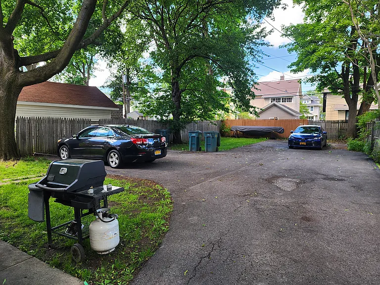 Parsells Ave — Photo 21