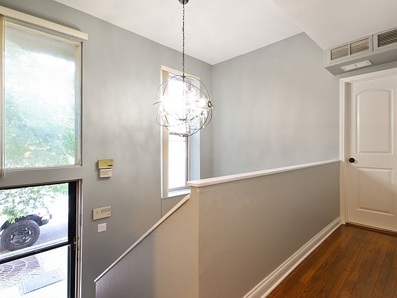 3rd image of 1853 N Lincoln Ave #1D